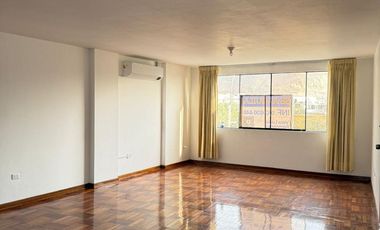Alquiler de amplio departamento en Surco