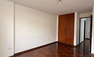 Alquiler de amplio departamento en Surco