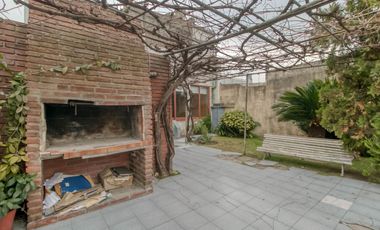 PH en venta con patio y verde