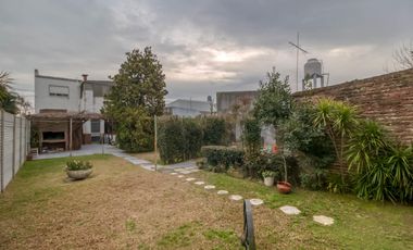 PH en venta con patio y verde