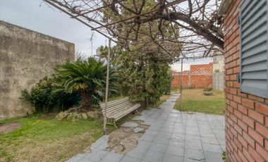 PH en venta con patio y verde