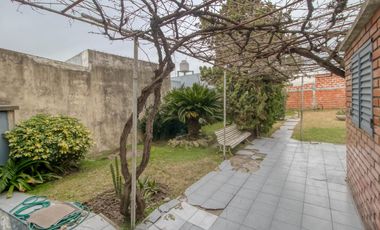 PH en venta con patio y verde