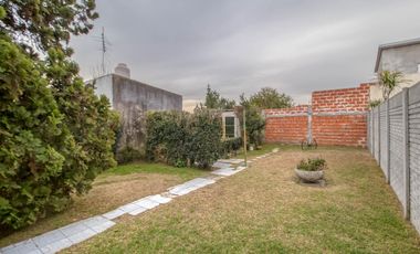 PH en venta con patio y verde