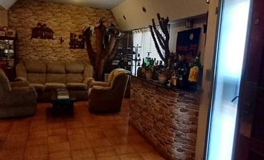 Casa en venta - 4 Dormitorios 3 Baños - 221mts2 - Quilmes