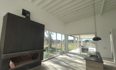 Casa en venta - 4 Dormitorios 5 Baños - Cocheras - 990Mts2 - Costa Esmeralda