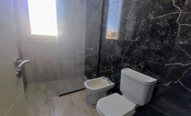 Casa en venta - 4 Dormitorios 5 Baños - Cocheras - 990Mts2 - Costa Esmeralda