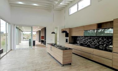 Casa en venta - 4 Dormitorios 5 Baños - Cocheras - 990Mts2 - Costa Esmeralda