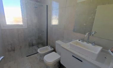 Casa en venta - 4 Dormitorios 5 Baños - Cocheras - 990Mts2 - Costa Esmeralda