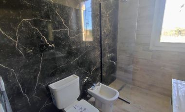 Casa en venta - 4 Dormitorios 5 Baños - Cocheras - 990Mts2 - Costa Esmeralda