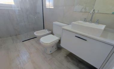 Casa en venta - 4 Dormitorios 5 Baños - Cocheras - 990Mts2 - Costa Esmeralda
