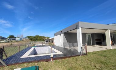 Casa en venta - 4 Dormitorios 5 Baños - Cocheras - 990Mts2 - Costa Esmeralda