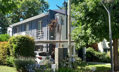 Casa 5 ambientes en venta El Pato