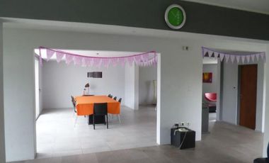 Casa  en venta - 3 dormitorios 2 baños - Cochera -  873 mts2 - City Bell