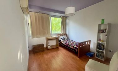 Casa  en venta - 3 dormitorios 2 baños - Cochera -  873 mts2 - City Bell