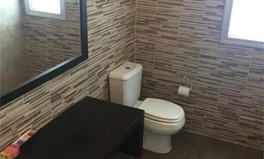 Casa  en venta - 3 dormitorios 2 baños - Cochera -  873 mts2 - City Bell