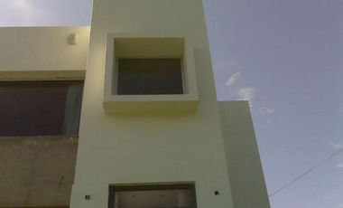 Casa  en venta - 3 dormitorios 2 baños - Cochera -  873 mts2 - City Bell