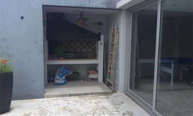 Casa  en venta - 3 dormitorios 2 baños - Cochera -  873 mts2 - City Bell