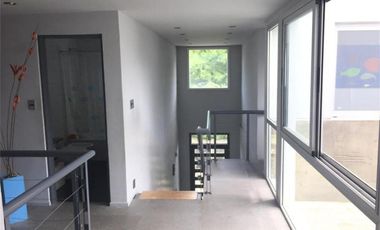 Casa  en venta - 3 dormitorios 2 baños - Cochera -  873 mts2 - City Bell