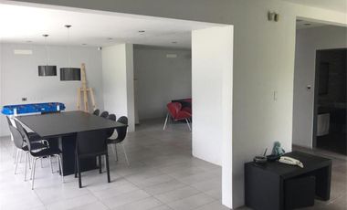 Casa  en venta - 3 dormitorios 2 baños - Cochera -  873 mts2 - City Bell