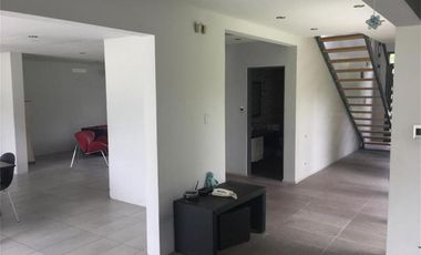 Casa  en venta - 3 dormitorios 2 baños - Cochera -  873 mts2 - City Bell