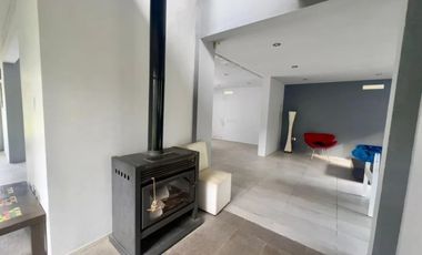 Casa  en venta - 3 dormitorios 2 baños - Cochera -  873 mts2 - City Bell