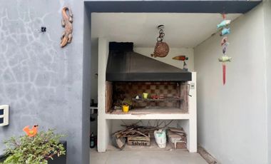 Casa  en venta - 3 dormitorios 2 baños - Cochera -  873 mts2 - City Bell