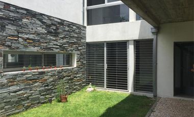 Casa  en venta - 3 dormitorios 2 baños - Cochera -  873 mts2 - City Bell