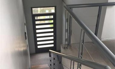 Casa  en venta - 3 dormitorios 2 baños - Cochera -  873 mts2 - City Bell