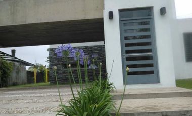 Casa  en venta - 3 dormitorios 2 baños - Cochera -  873 mts2 - City Bell