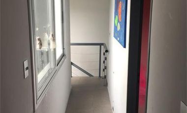 Casa  en venta - 3 dormitorios 2 baños - Cochera -  873 mts2 - City Bell