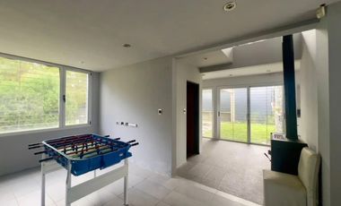 Casa  en venta - 3 dormitorios 2 baños - Cochera -  873 mts2 - City Bell