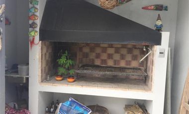 Casa  en venta - 3 dormitorios 2 baños - Cochera -  873 mts2 - City Bell