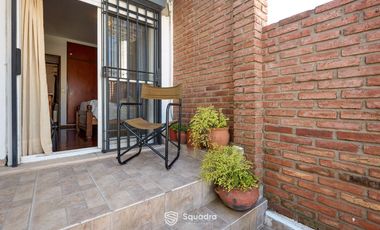 Casa de 3 dormitorios con cochera, jardín y piscina. Arroyito