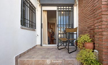 Casa de 3 dormitorios con cochera, jardín y piscina. Arroyito