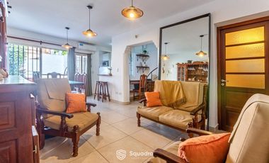 Casa de 3 dormitorios con cochera, jardín y piscina. Arroyito