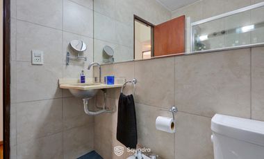 Casa de 3 dormitorios con cochera, jardín y piscina. Arroyito