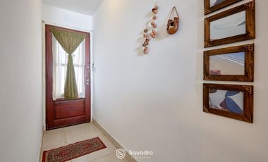 Casa de 3 dormitorios con cochera, jardín y piscina. Arroyito