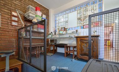 Casa de 3 dormitorios con cochera, jardín y piscina. Arroyito