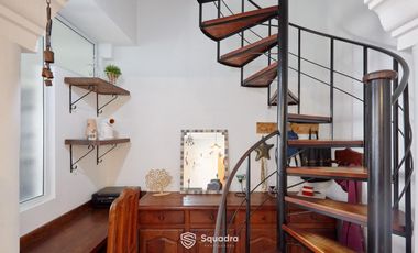 Casa de 3 dormitorios con cochera, jardín y piscina. Arroyito