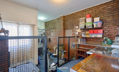 Casa de 3 dormitorios con cochera, jardín y piscina. Arroyito