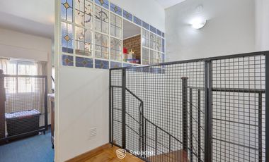 Casa de 3 dormitorios con cochera, jardín y piscina. Arroyito