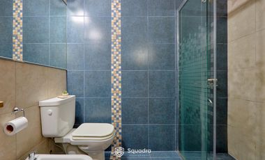 Casa de 3 dormitorios con cochera, jardín y piscina. Arroyito