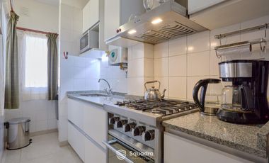 Casa de 3 dormitorios con cochera, jardín y piscina. Arroyito