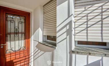 Casa de 3 dormitorios con cochera, jardín y piscina. Arroyito