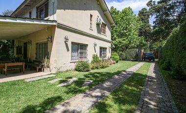 VENTA CASA 4 AMB 2 PLANTAS PISCINA JARDÍN LOTE 1000 M2