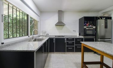 VENTA CASA 4 AMB 2 PLANTAS PISCINA JARDÍN LOTE 1000 M2