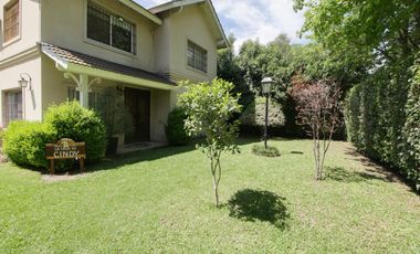 VENTA CASA 4 AMB 2 PLANTAS PISCINA JARDÍN LOTE 1000 M2