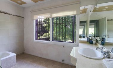 VENTA CASA 4 AMB 2 PLANTAS PISCINA JARDÍN LOTE 1000 M2