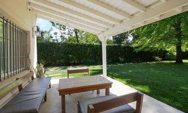 VENTA CASA 4 AMB 2 PLANTAS PISCINA JARDÍN LOTE 1000 M2