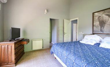 VENTA CASA 4 AMB 2 PLANTAS PISCINA JARDÍN LOTE 1000 M2